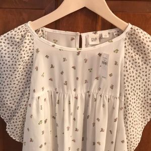 Gap Floral/ White Blouse size Large.